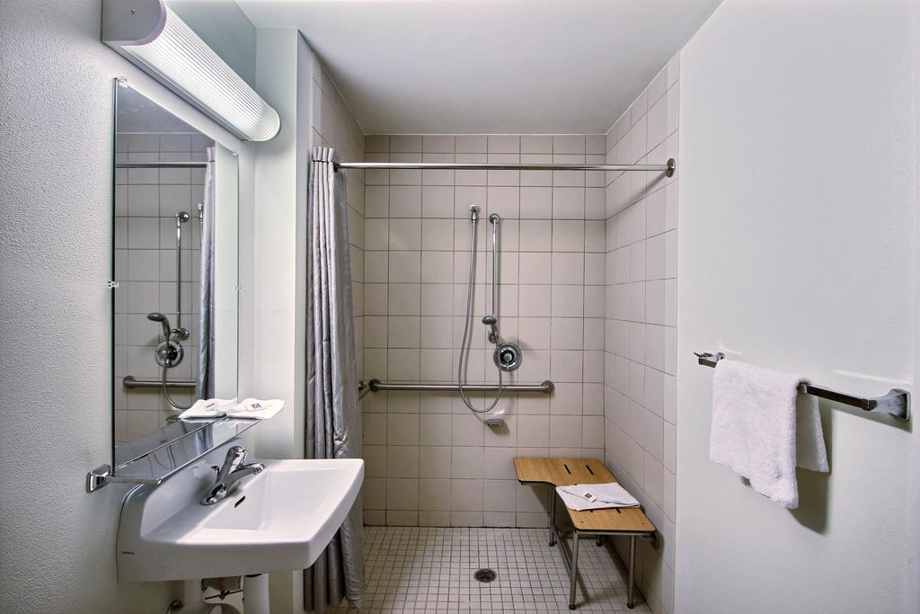 Motel 6 Milwaukee West - 布鲁克菲尔德 客房 照片