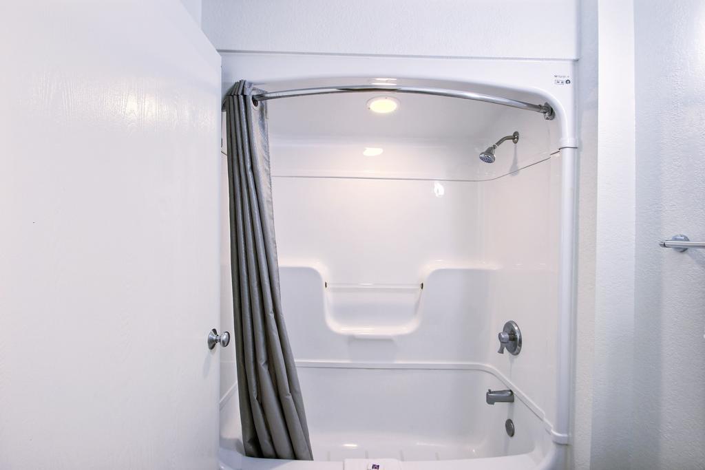 Motel 6 Milwaukee West - 布鲁克菲尔德 客房 照片