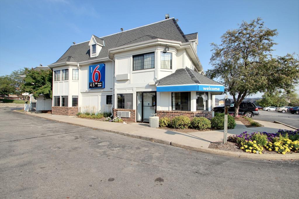Motel 6 Milwaukee West - 布鲁克菲尔德 外观 照片