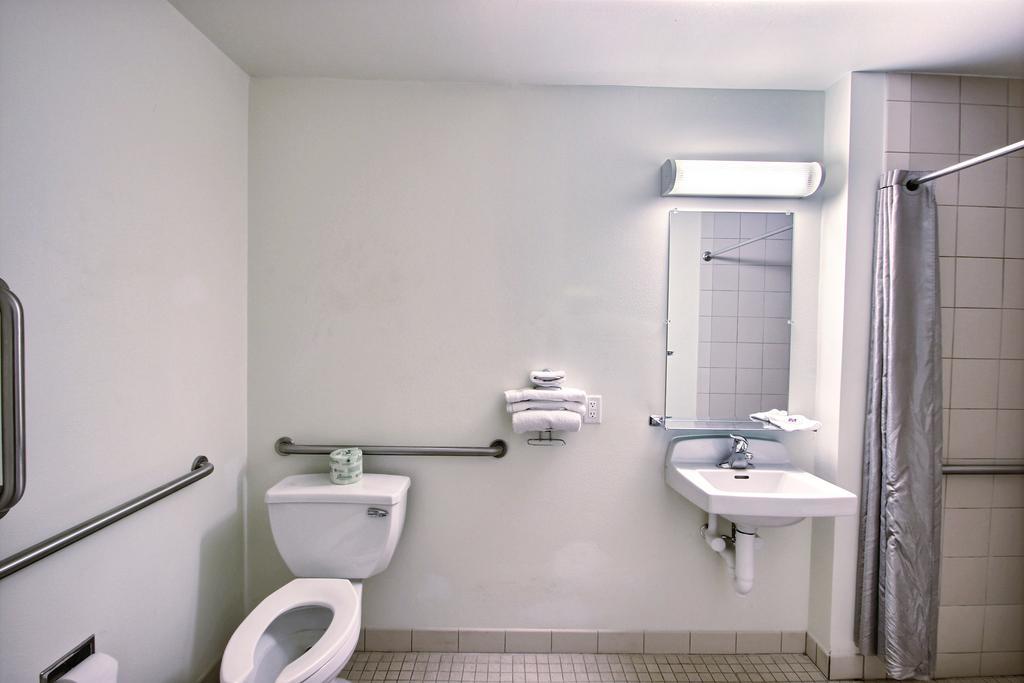 Motel 6 Milwaukee West - 布鲁克菲尔德 外观 照片