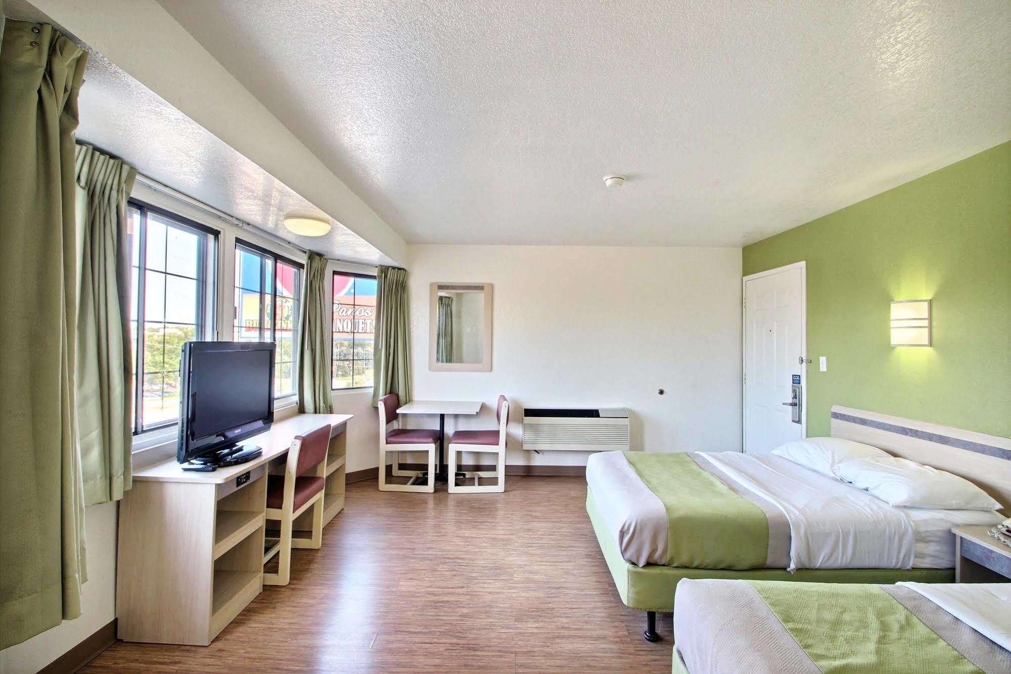 Motel 6 Milwaukee West - 布鲁克菲尔德 外观 照片