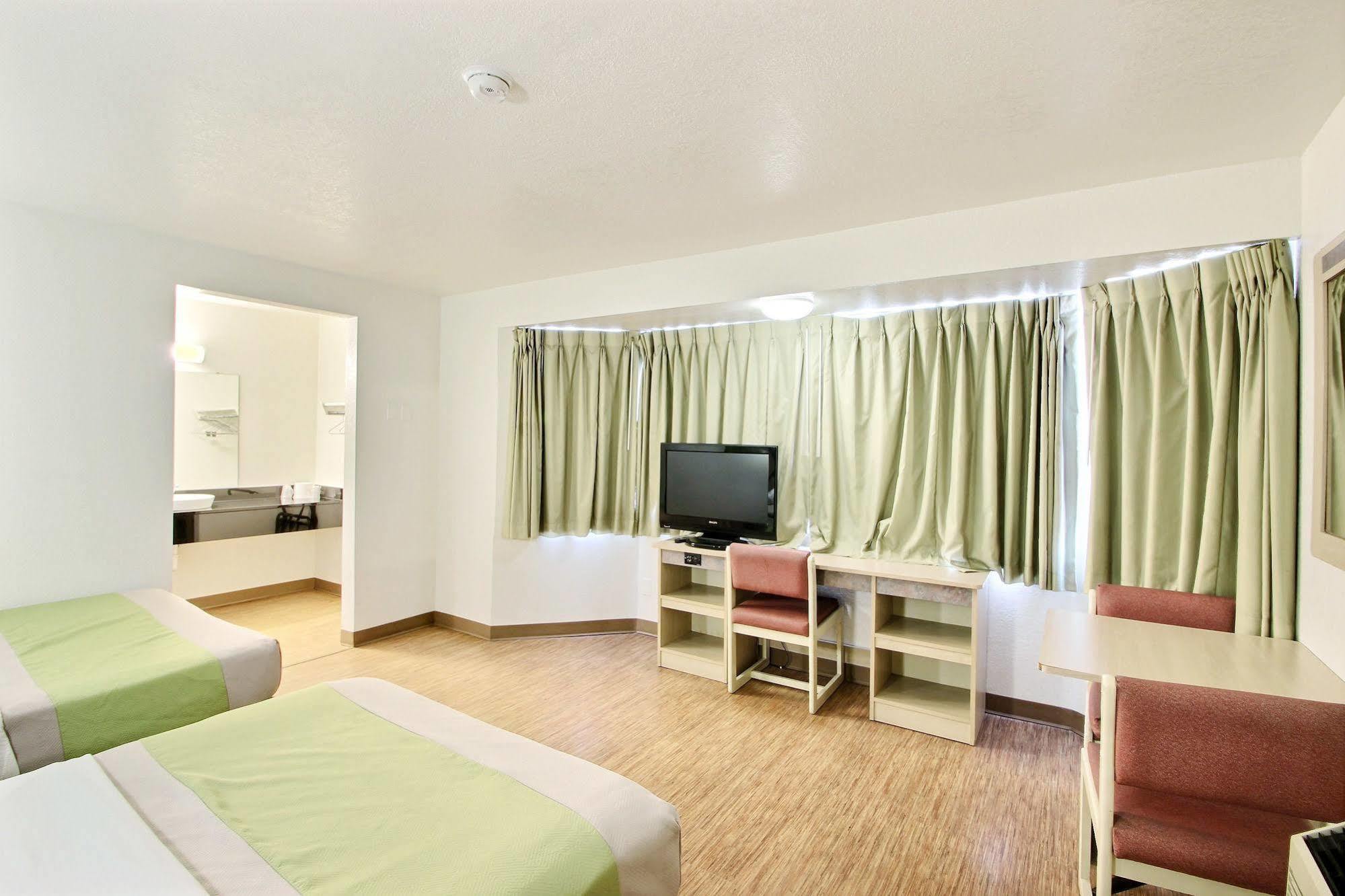 Motel 6 Milwaukee West - 布鲁克菲尔德 外观 照片