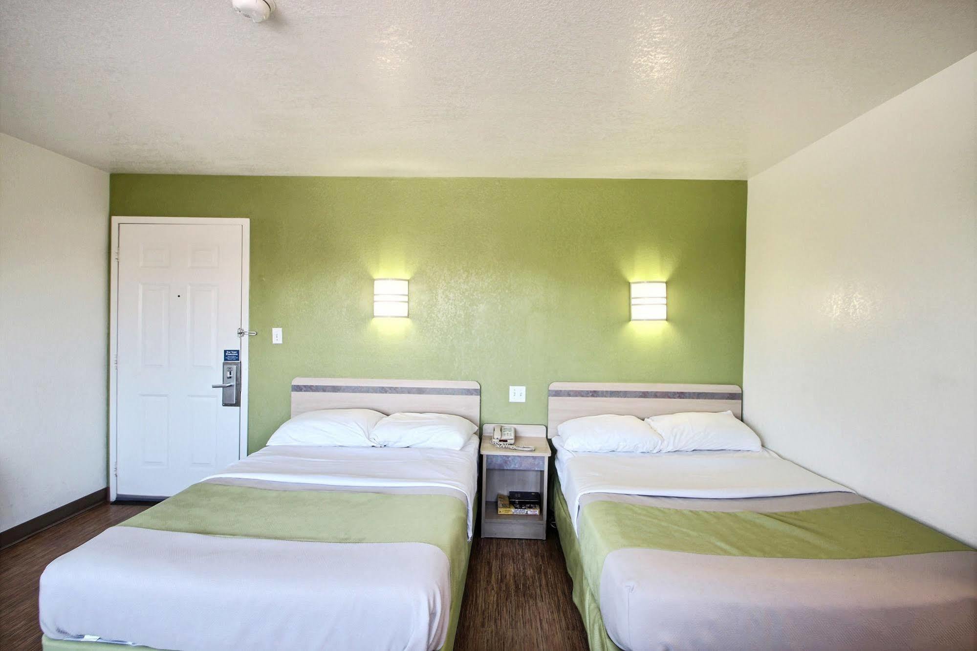 Motel 6 Milwaukee West - 布鲁克菲尔德 外观 照片