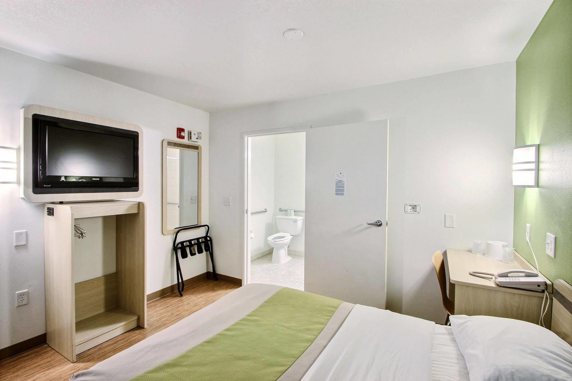 Motel 6 Milwaukee West - 布鲁克菲尔德 外观 照片