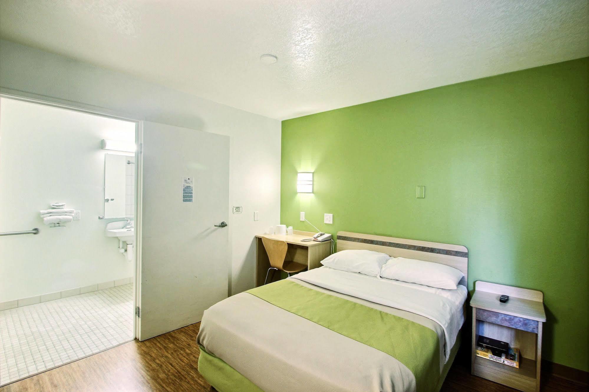 Motel 6 Milwaukee West - 布鲁克菲尔德 外观 照片