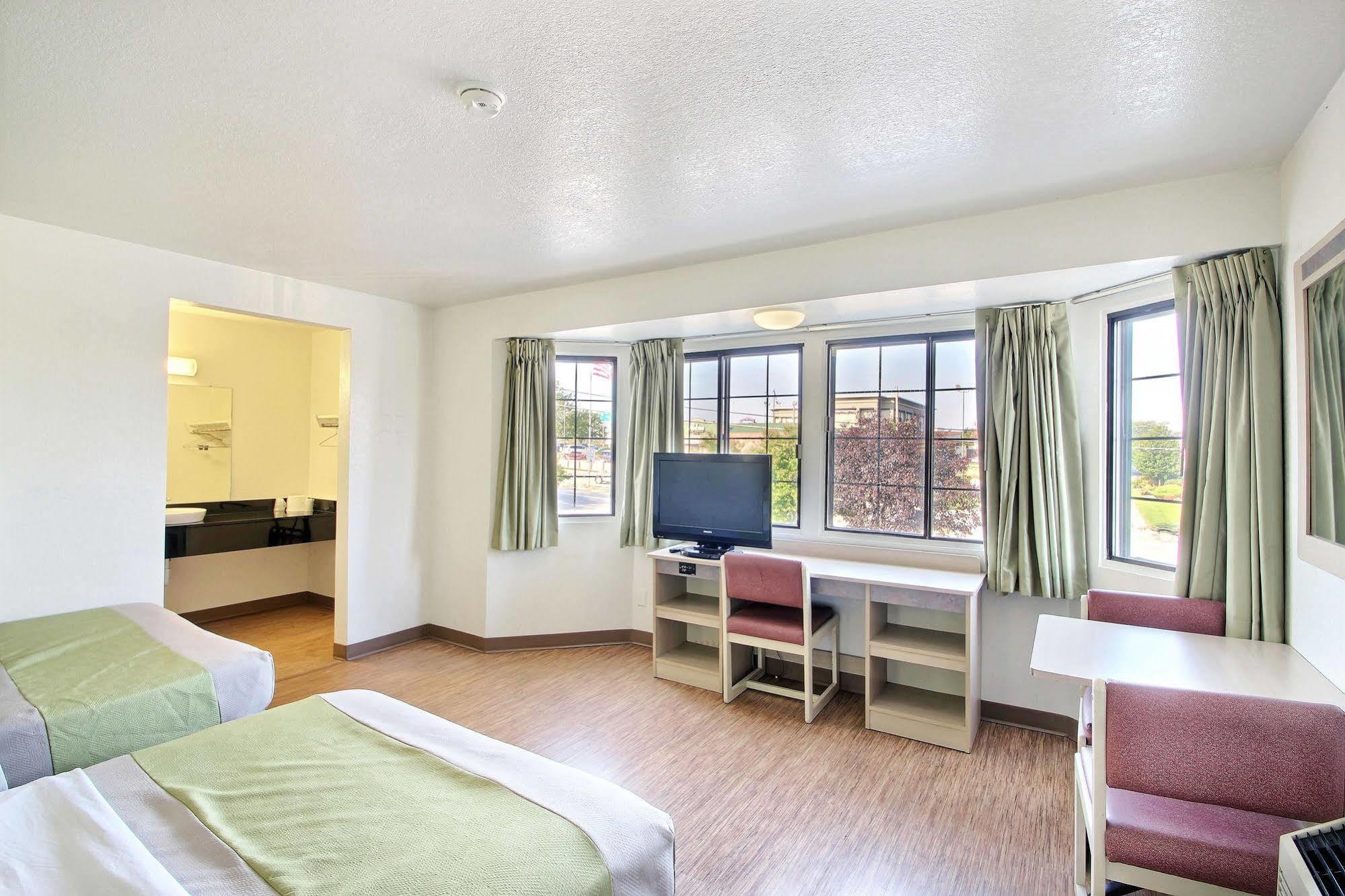 Motel 6 Milwaukee West - 布鲁克菲尔德 外观 照片