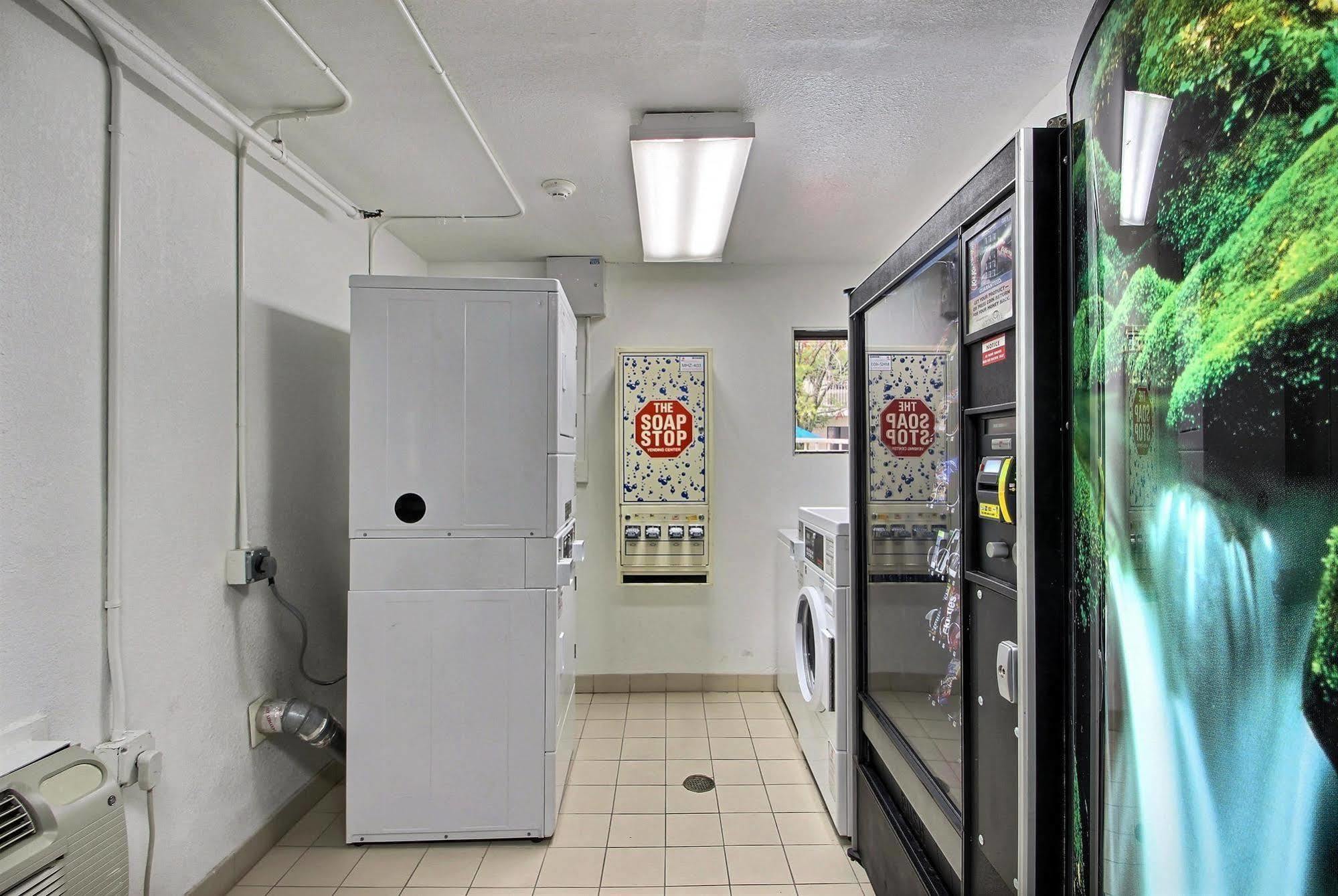 Motel 6 Milwaukee West - 布鲁克菲尔德 外观 照片