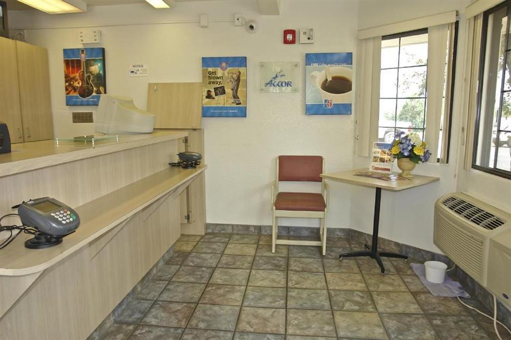 Motel 6 Milwaukee West - 布鲁克菲尔德 内观 照片