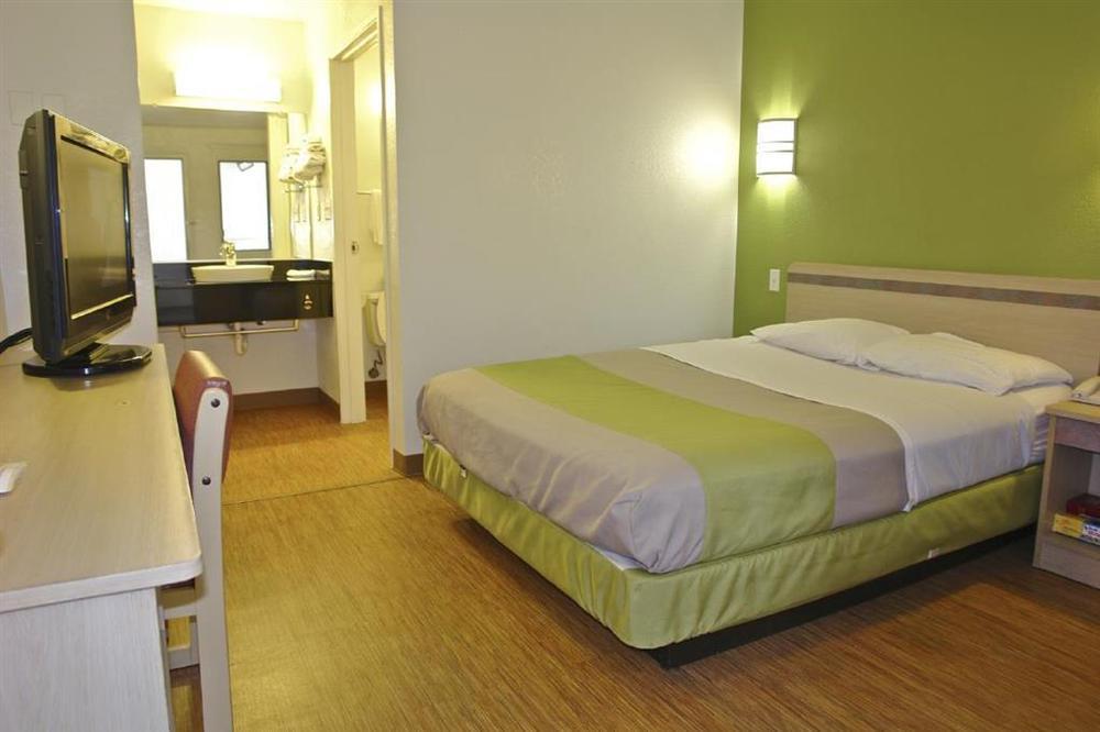 Motel 6 Milwaukee West - 布鲁克菲尔德 客房 照片