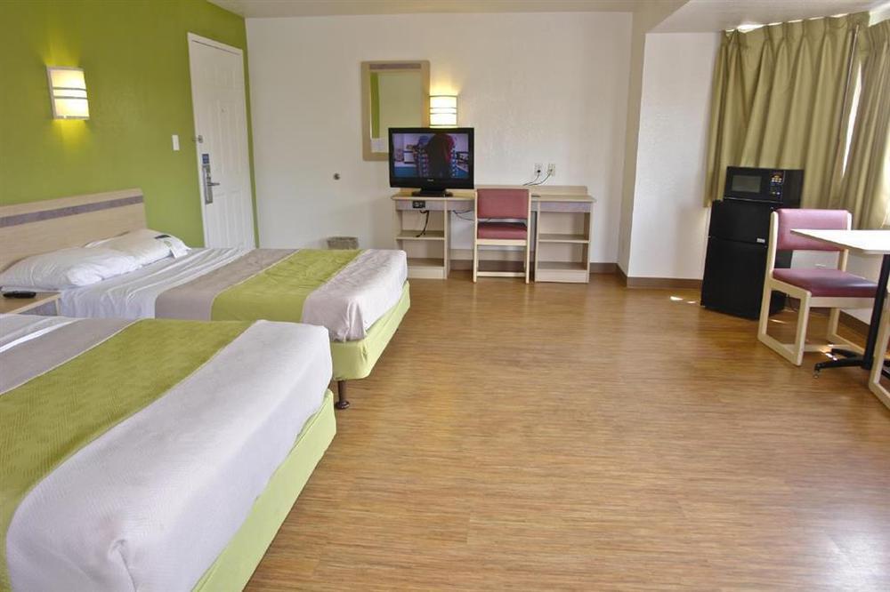 Motel 6 Milwaukee West - 布鲁克菲尔德 客房 照片