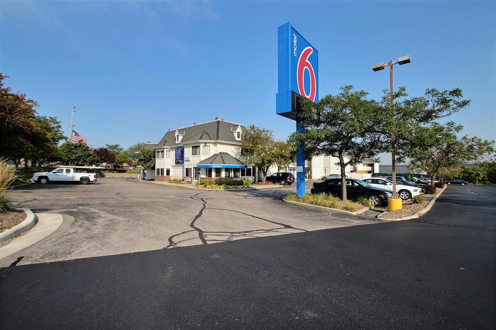 Motel 6 Milwaukee West - 布鲁克菲尔德 外观 照片